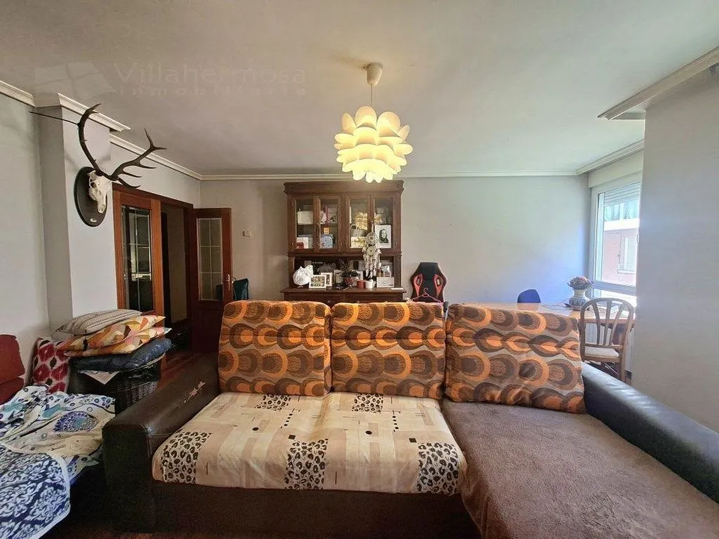 Elutuba - Spacious Apartment with Balconies in Central Location