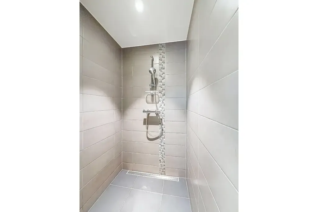 Salles de bain - Appartement avec terrasse vue Meuse à Jambes