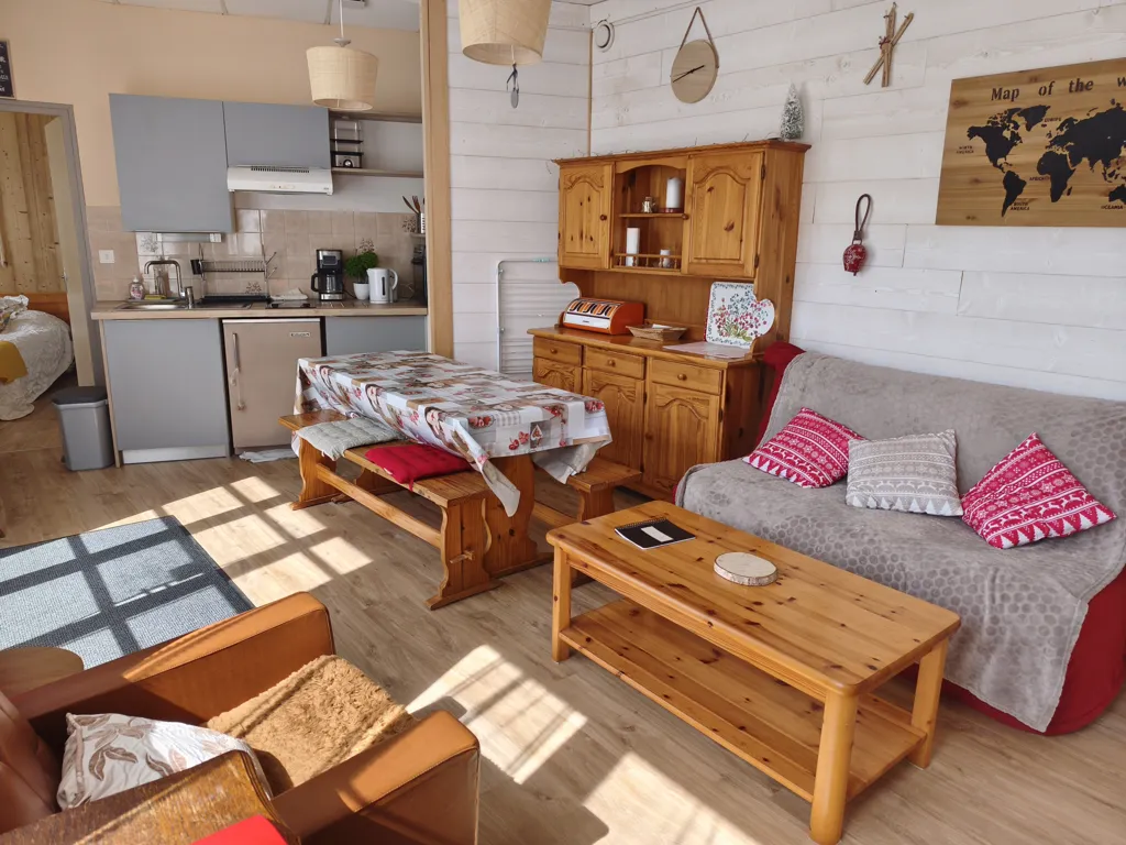 Elutuba - Charming 2-Bedroom Apartment with Ski Locker in La Bourboule