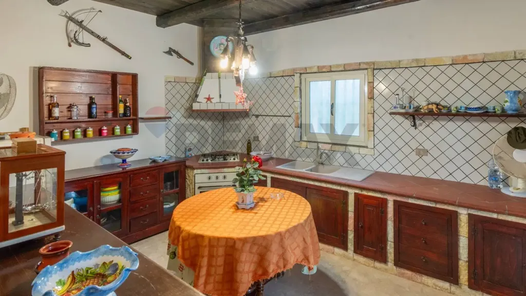 Cuisine - Villa with Garden and Terrace in Carini