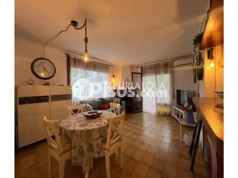 Söögituba - Reformed Apartment with Terrace in Empuriabrava