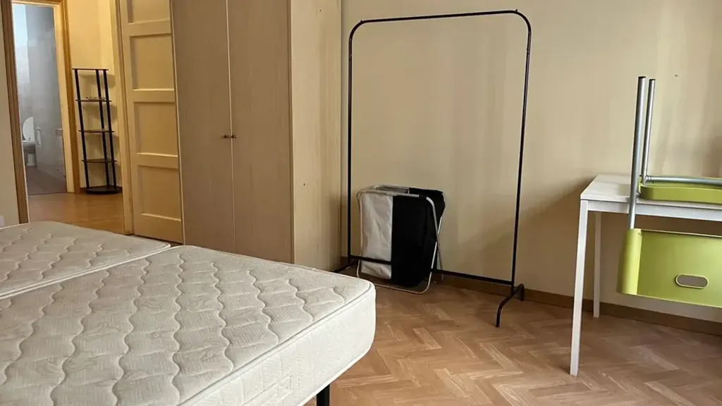 Chambres - Three-Bedroom Apartment with Balcony in Florence
