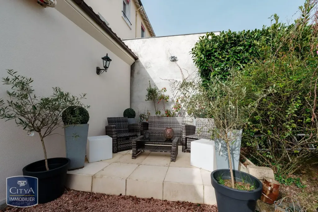 Jardin - Maison avec Piscine et Jardin à Vichy