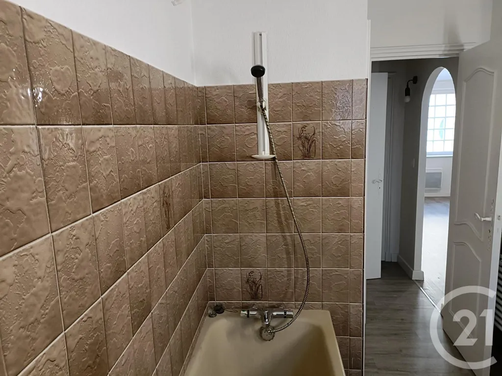 Salles de bain - Maison 2 Pièces avec Cour à Graulhet