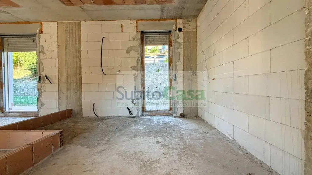 Pièces - New Apartment with Balcony in Turrivalignani