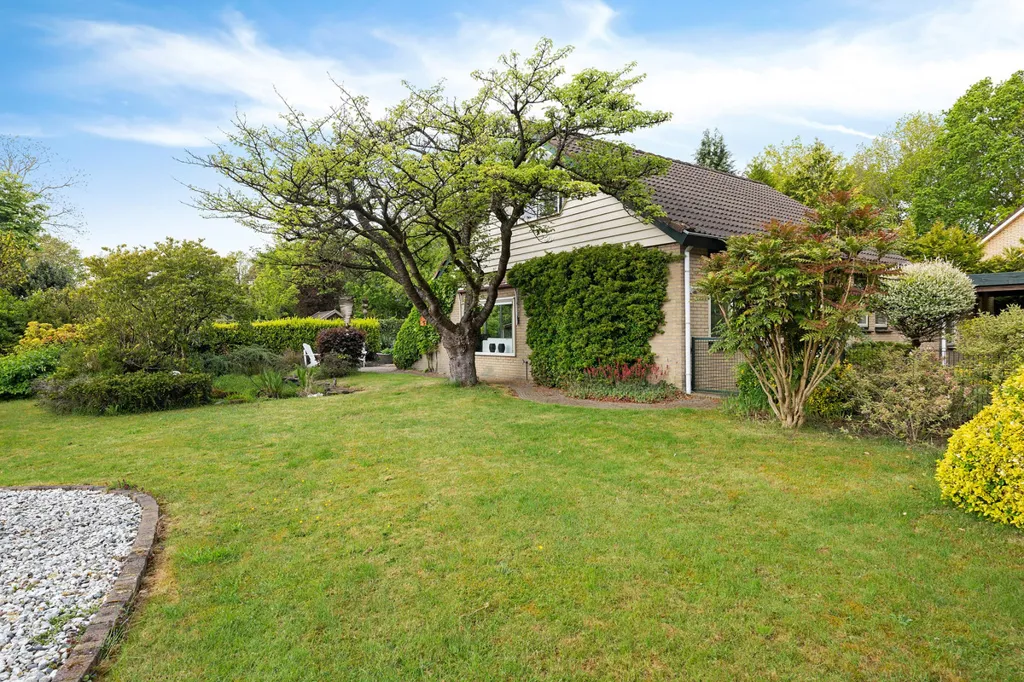 Aed - Semi-Bungalow with Carport in Havelte