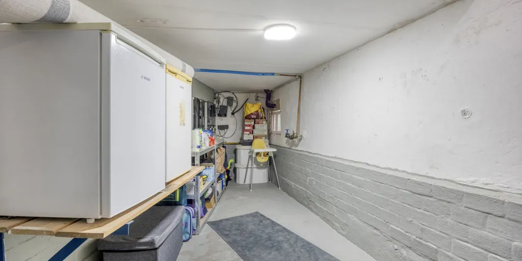 Utility Room - Mixed-Use Property with Garden in Broechem