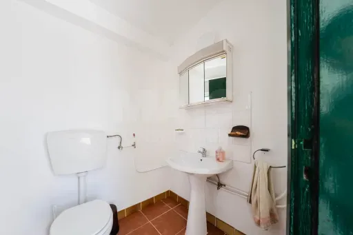 Salles de bain - Charming House with Fruit Trees in Private Setting