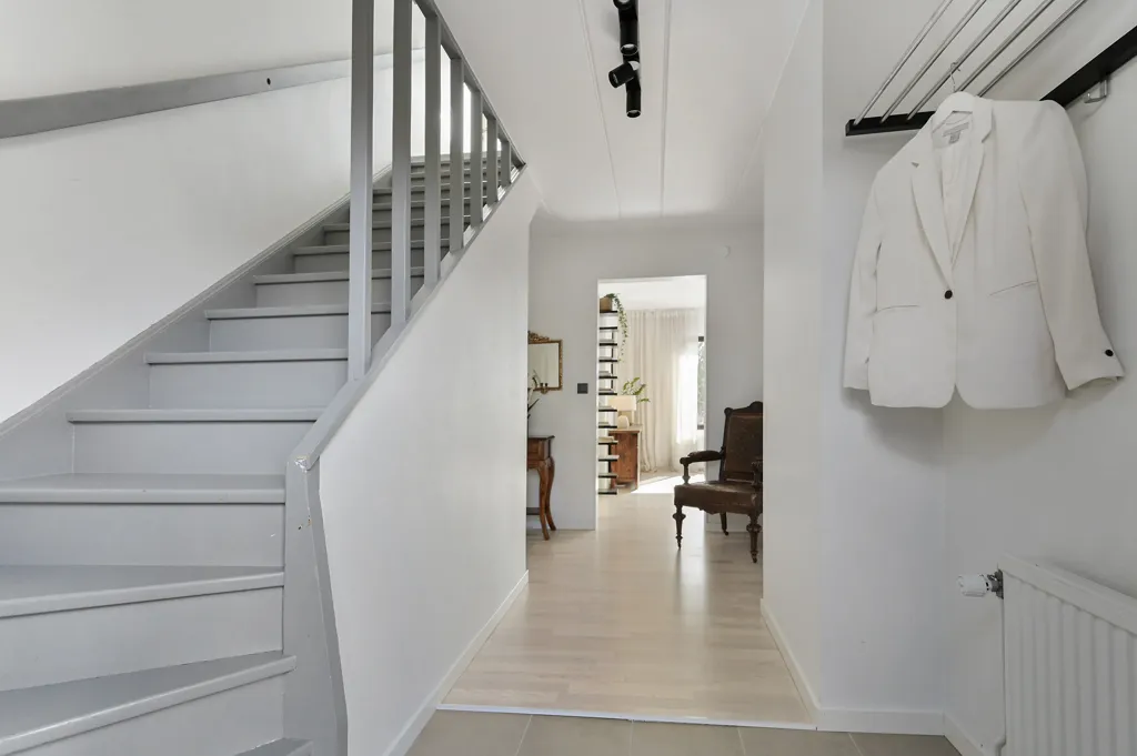 Pièces - Fully Renovated Villa with Sunny Garden in Järfälla