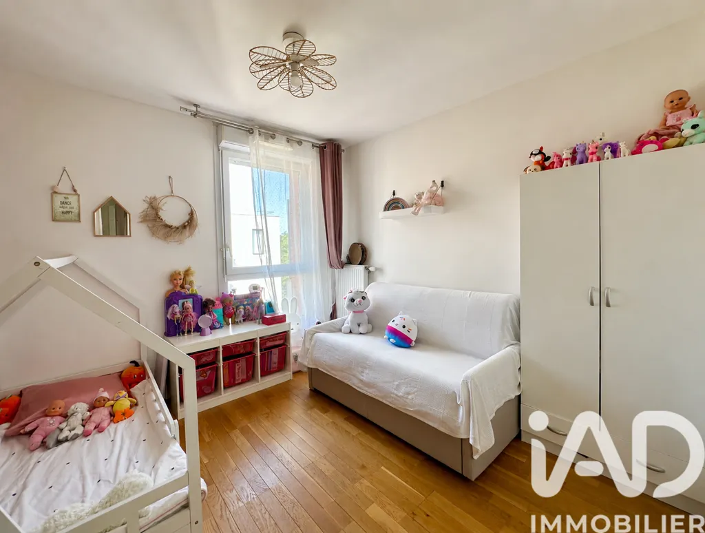 Magamistoad - Modern Apartment with Park View in Valenton