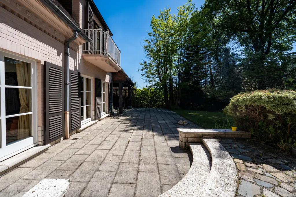 Terrasse - Villa Charmante avec Piscine à Kraainem