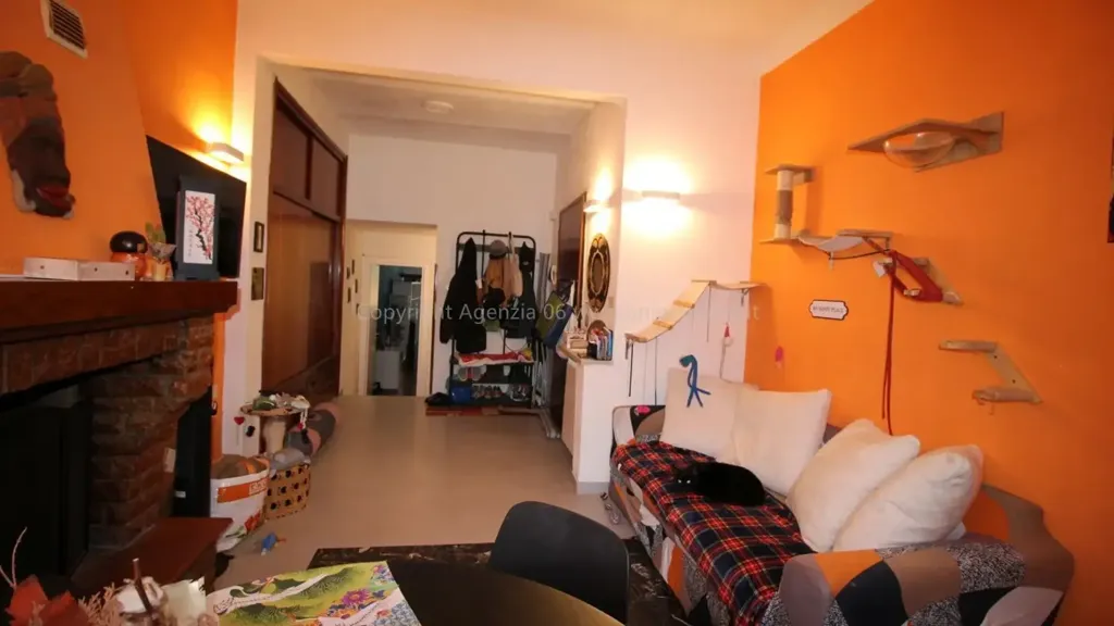 Séjour - Restored Apartment with Original Features in Sarzana