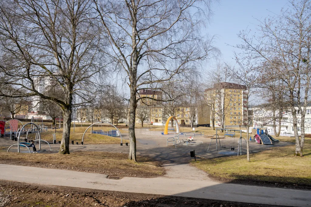 Renovated Penthouse with Balcony in Borås