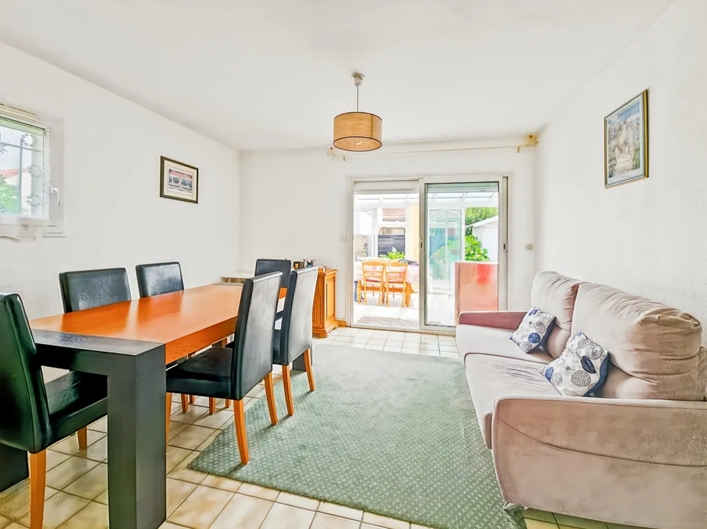 Söögituba - 2-Bedroom House with Garden in Brie-Comte-Robert