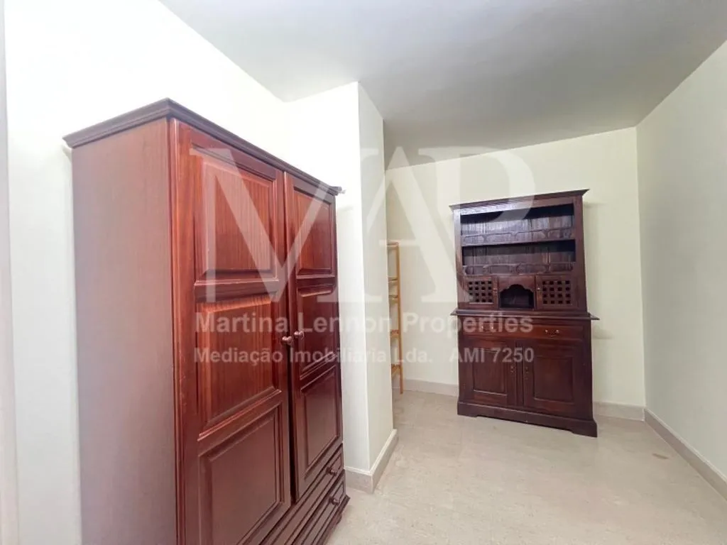 Rooms - 3-Bedroom Apartment with Parking in Lisbon