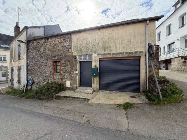 Esterno - Mixed-Use Property with Garden in Rohan