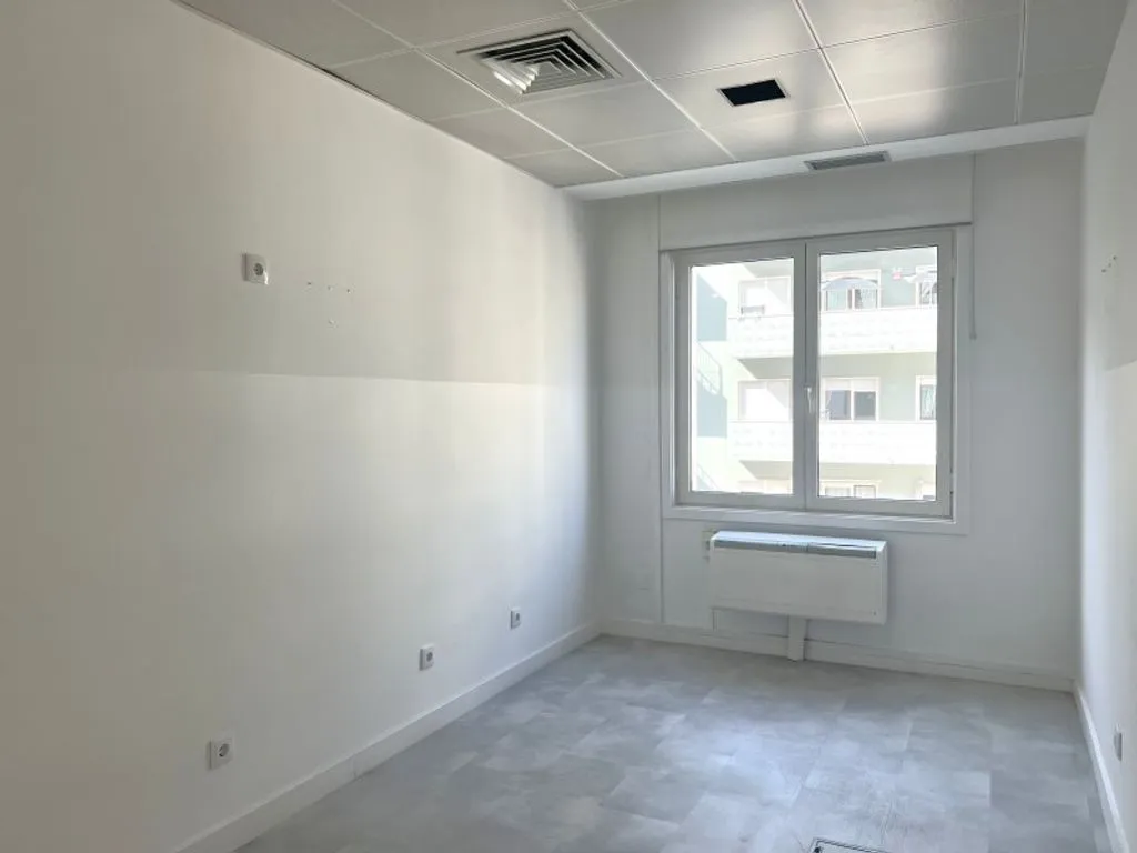 Toad - Office Space with Security in Lisbon
