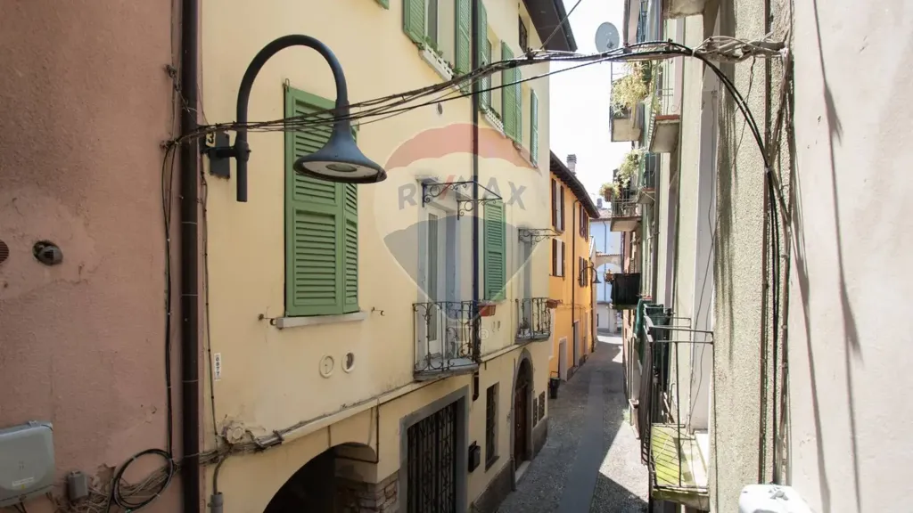 Esterno - Historic Triplex with Balcony in Iseo