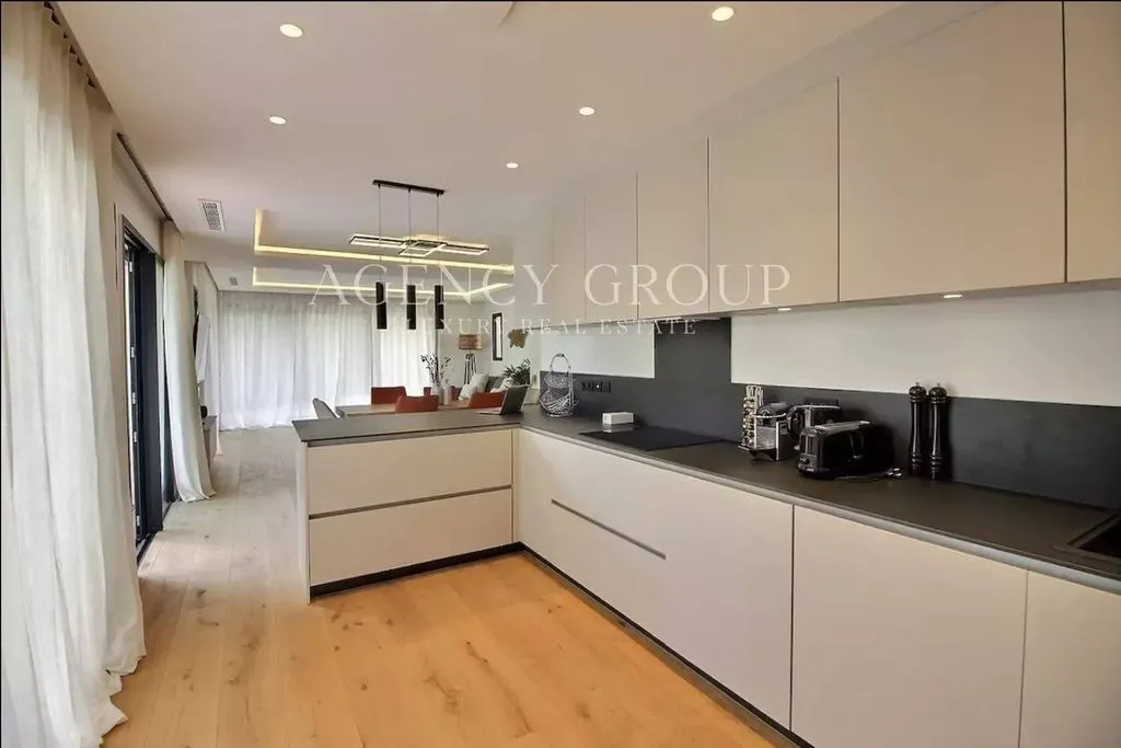 Cuisine - Villa Luxueuse avec Piscine à Mougins