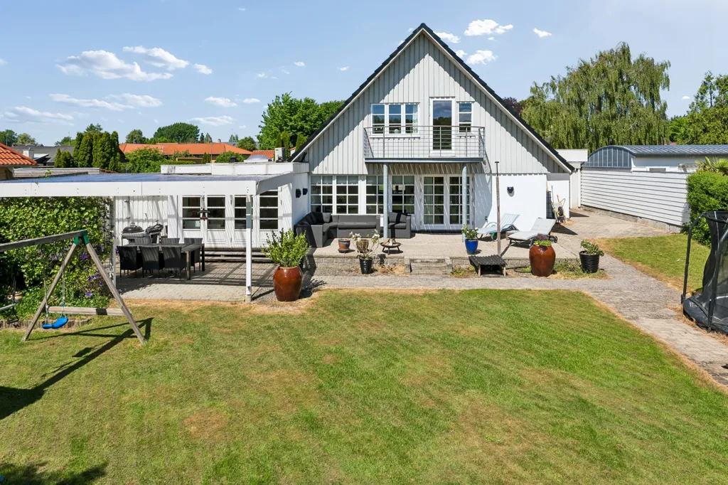 Jardin - Villa with South-Facing Garden in Odense