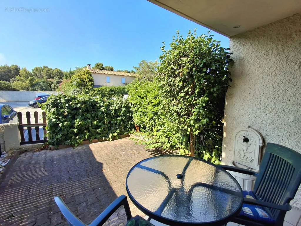 Terrasse - Studio en Rez-de-Jardin avec Parking à Saint-Cyr-sur-Mer