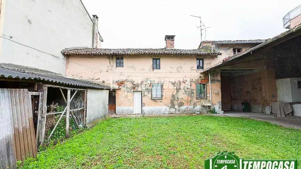 Aed - Rustic Cottages to Renovate in Guardamiglio