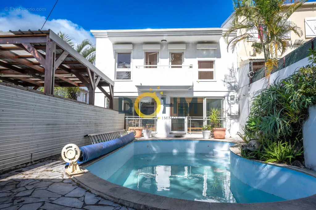 Bassein - House with Pool in Tampon