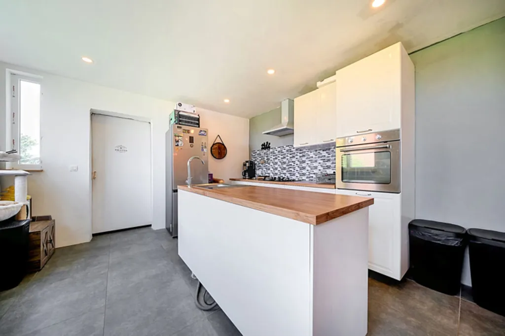 Cuisine - Maison 3 Façades avec Jardin à Warnant-Dreye