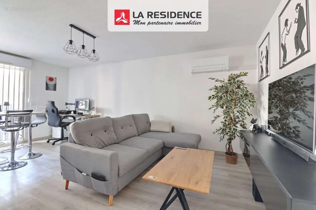Séjour - Appartement Rénové avec Terrasse à Saint-Raphaël