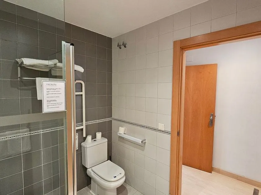 Bathrooms - Hotel with Bar-Restaurant near Corella Centre