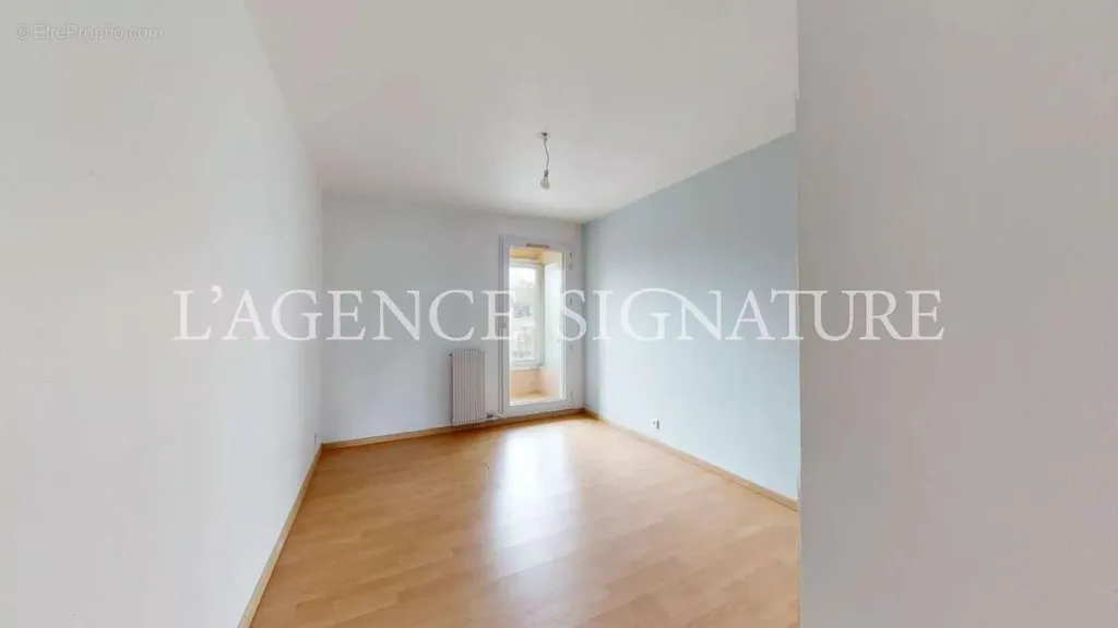 Toad - Traversant Apartment with Terrace in Le Cannet