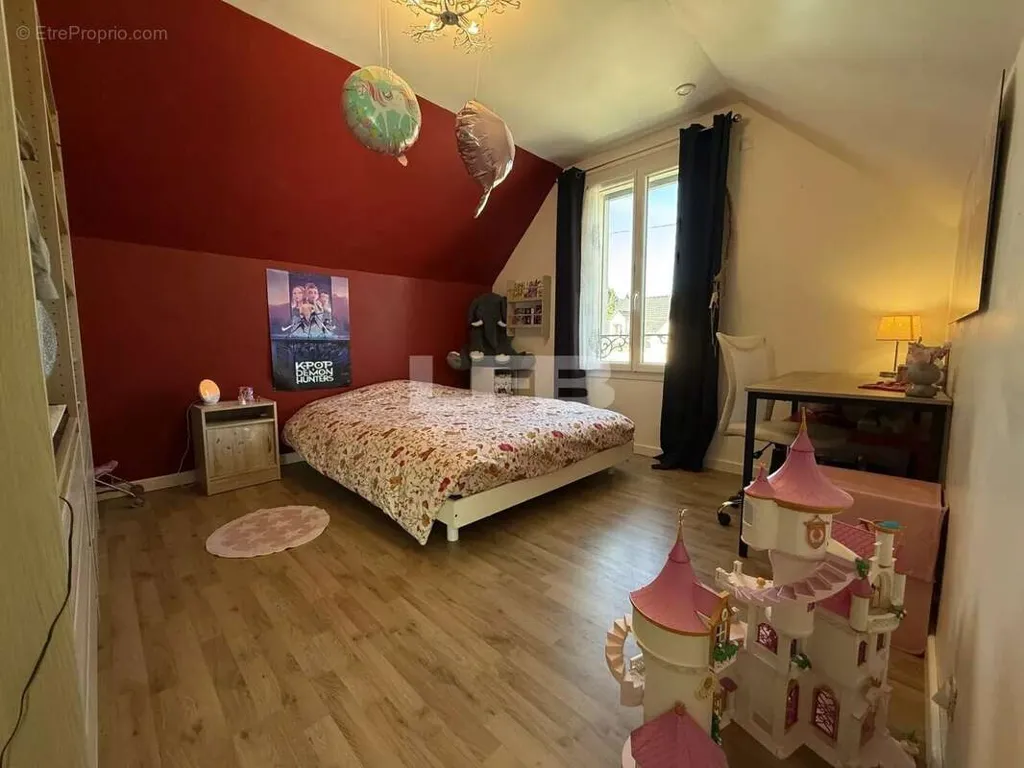 Chambres - Maison de Caractère avec Jardin à Villeneuve-les-Sablons