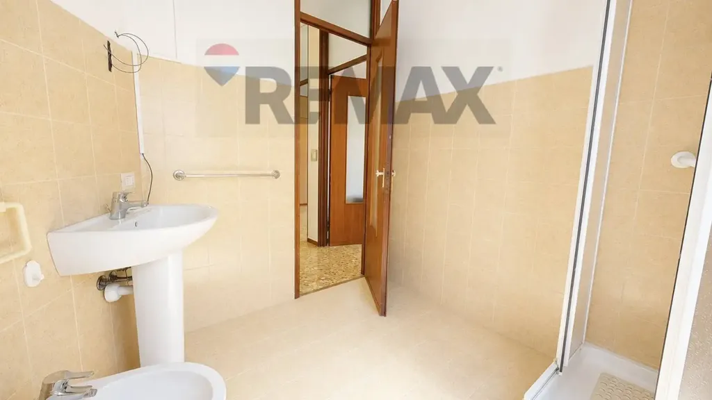 Bagni - Triplex with Box in San Martino, Novara