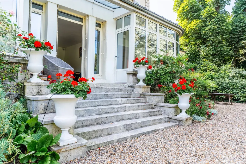 Terrace - 4-Bed Apartment with Garden in Saint-Germain-en-Laye