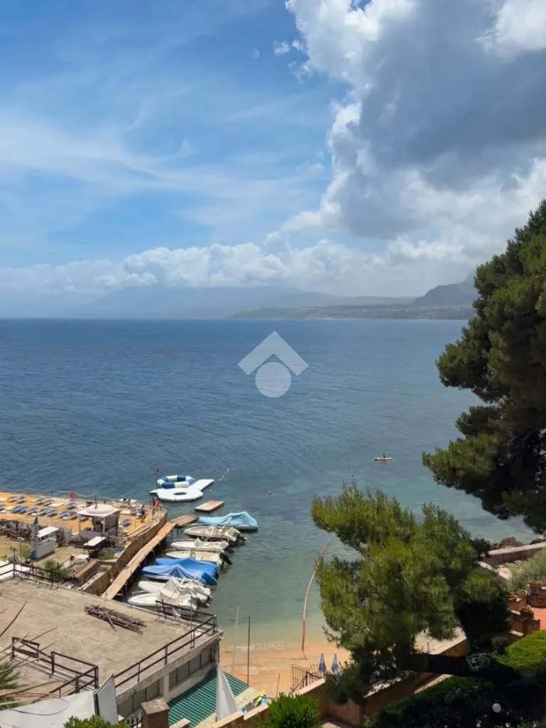 Terrasse - 2-Bedroom Apartment with Beach Access in Solanto