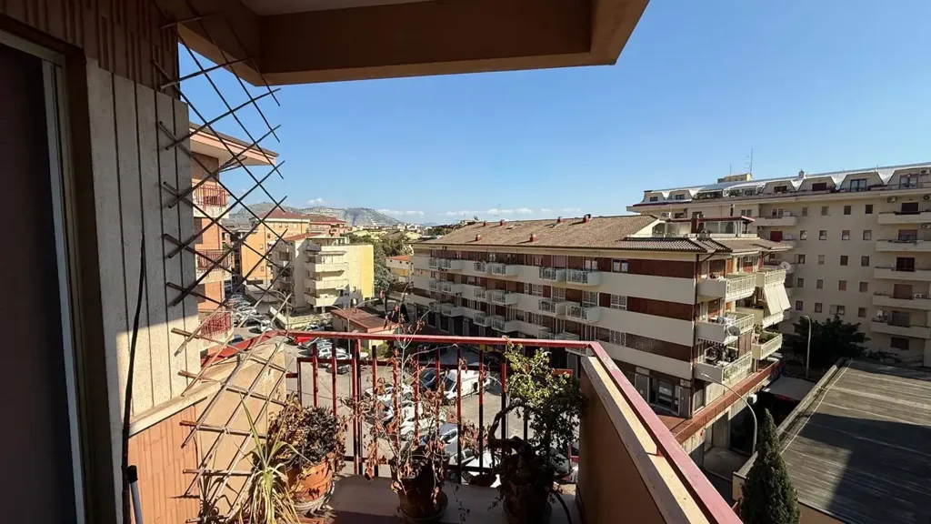 Balcon - Spacious Apartment with Balconies in Caserta