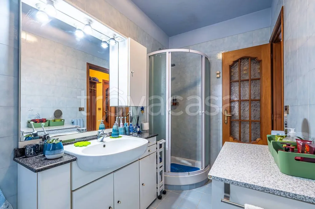 Salles de bain - Quadruplex with Garden and Panoramic View in Grugliasco