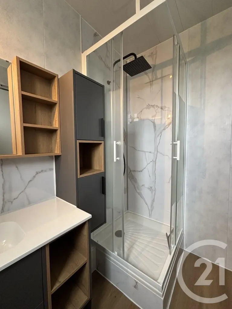 Salles de bain - Appartement 3 Pièces avec Balcon à Moulins