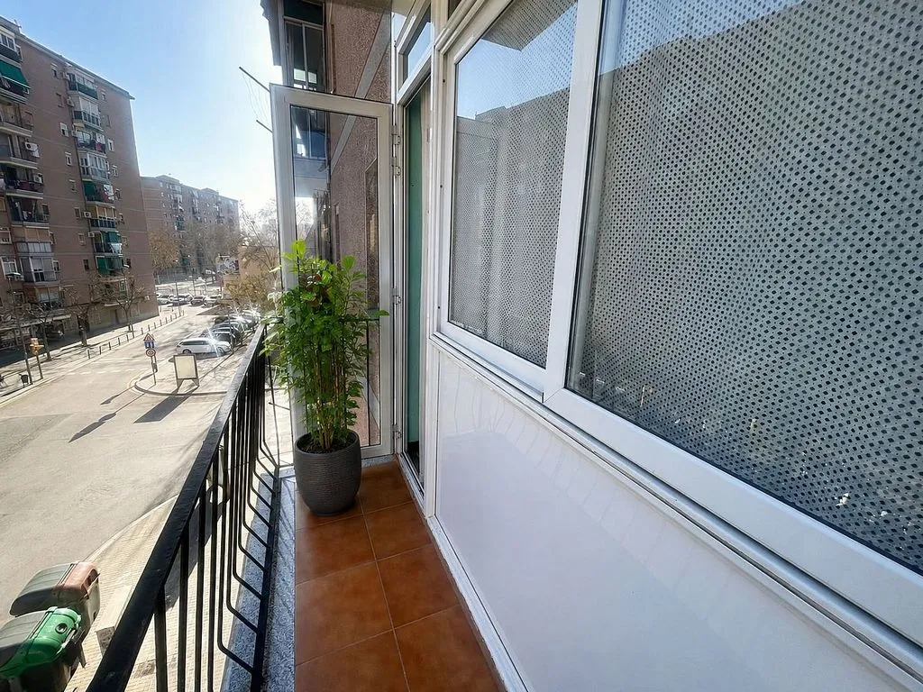 Balcon - Apartment with Balcony in Sant Adrià de Besos
