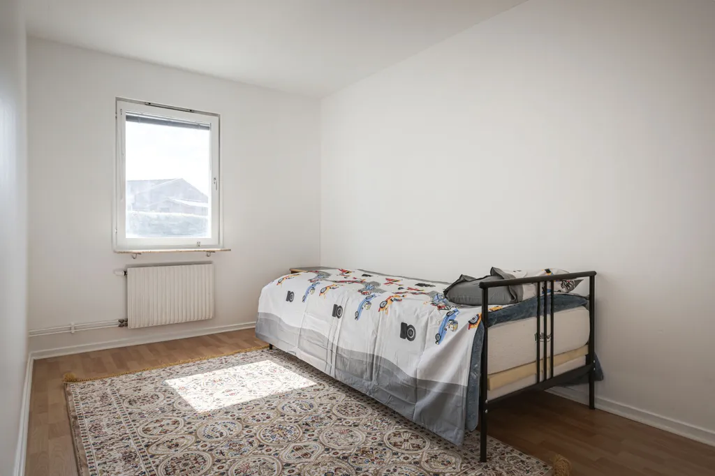 Magamistoad - Terraced House with Garden in Sol-Lit Area