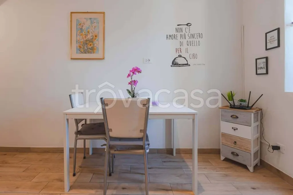 2-toaline korter asukohas Trieste