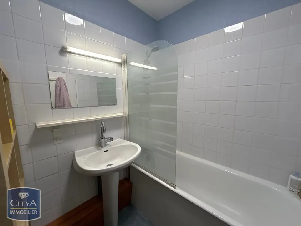 Bagni - 2-Bedroom Apartment with Balcony in Châtellerault