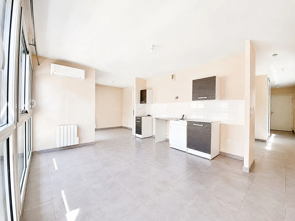 Cucina - Bright 2-Bed Flat with Balcony in Lyon 6ème