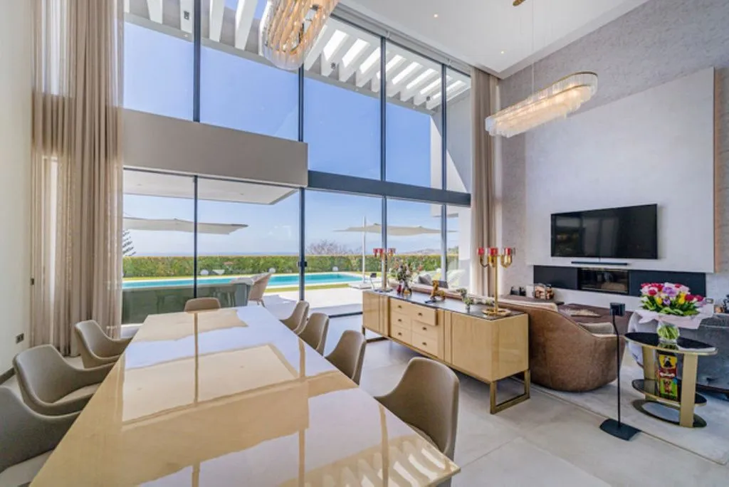 Söögituba - Luxury Villa with Golf Course Views in Los Arqueros