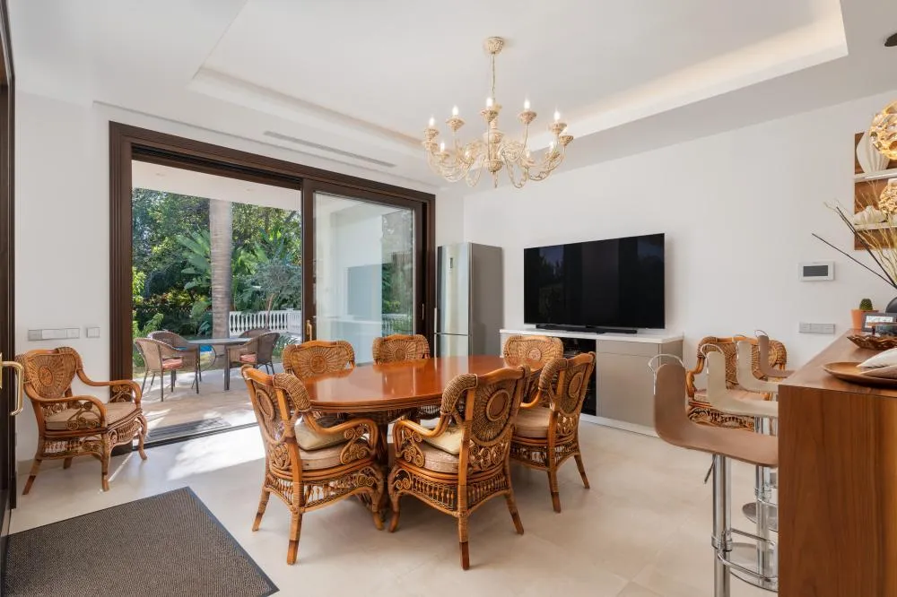 Salle à manger - Detached Villa with Pool in Marbella's Casco Antiguo