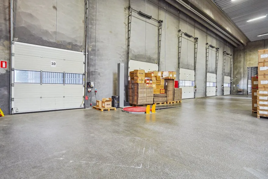 Garage - Warehouse with Enclosed Parking in Denmark
