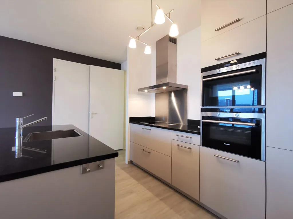 Kitchen - Modern Apartment with Balcony in Rotterdam Centre