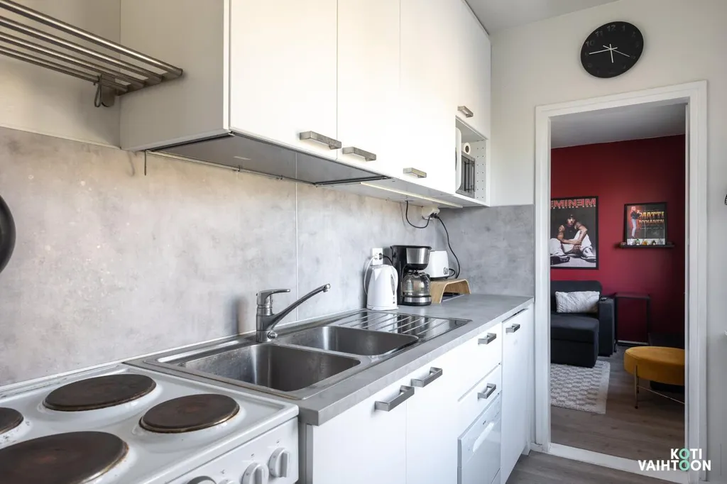 Köök - Renovated Flat with Balcony in Helsinki