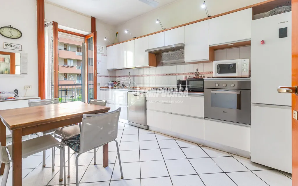 Cuisine - Trilocale with Condominium Playground in Milan