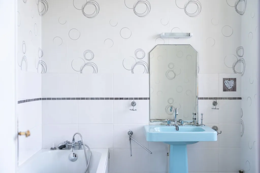 Salles de bain - Maison de Luxe avec Terrasse à Marennes